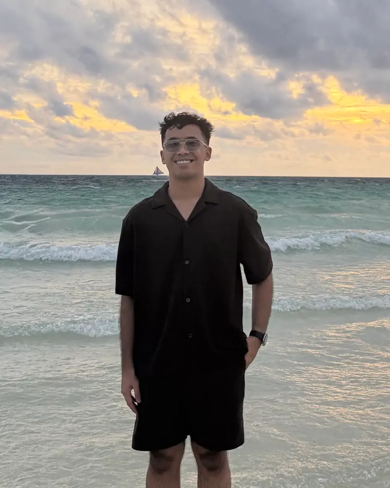 Raff Andrie C. Villaruz, freelance SEO consultant and founder of Northstar Marketing, standing on a beach at sunset